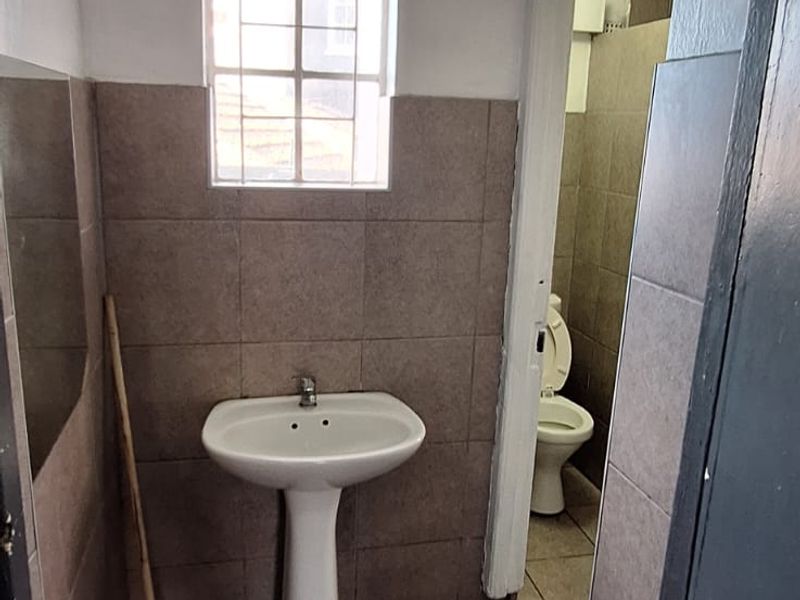 CALLING ALL INVESTORS : ESTABLISHED STUDENT ACCOMMODATION FULLY ACCREDITED WITH NSFAS - Photo 10