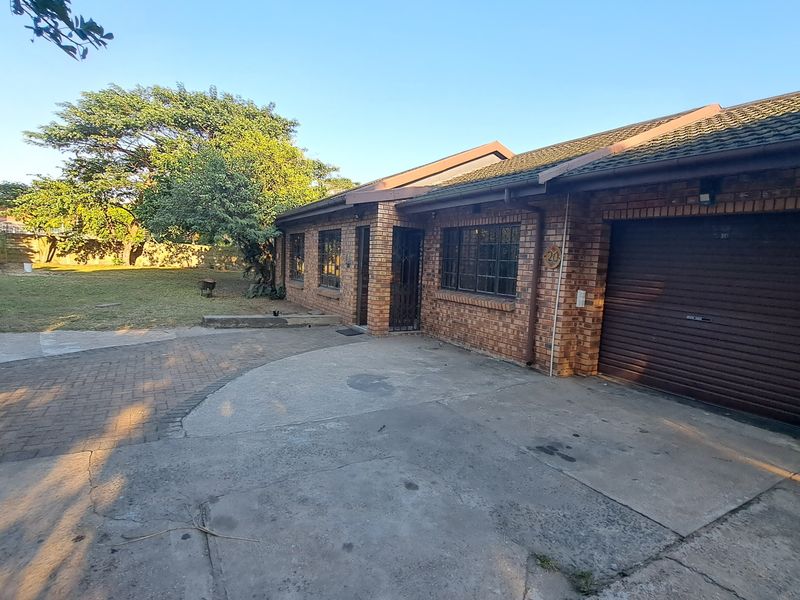 Beautiful 3-Bedroom Home with Pool & Covered Patio for rent in Veld en Vlei, Richards Bay - Photo 8
