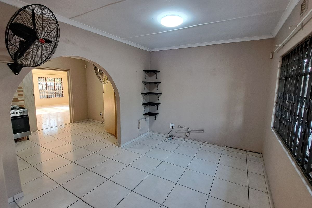 Beautiful 3-Bedroom Home with Pool & Covered Patio for rent in Veld en Vlei, Richards Bay - Photo 2