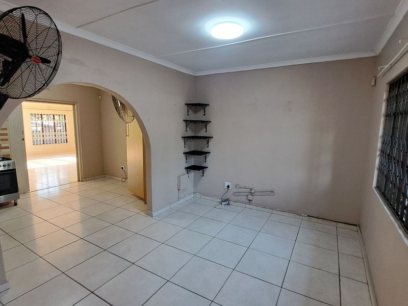 Beautiful 3-Bedroom Home with Pool & Covered Patio for rent in Veld en Vlei, Richards Bay - Photo 2
