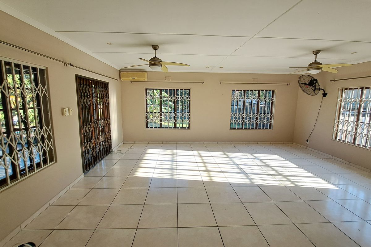 Beautiful 3-Bedroom Home with Pool & Covered Patio for rent in Veld en Vlei, Richards Bay - Photo 3