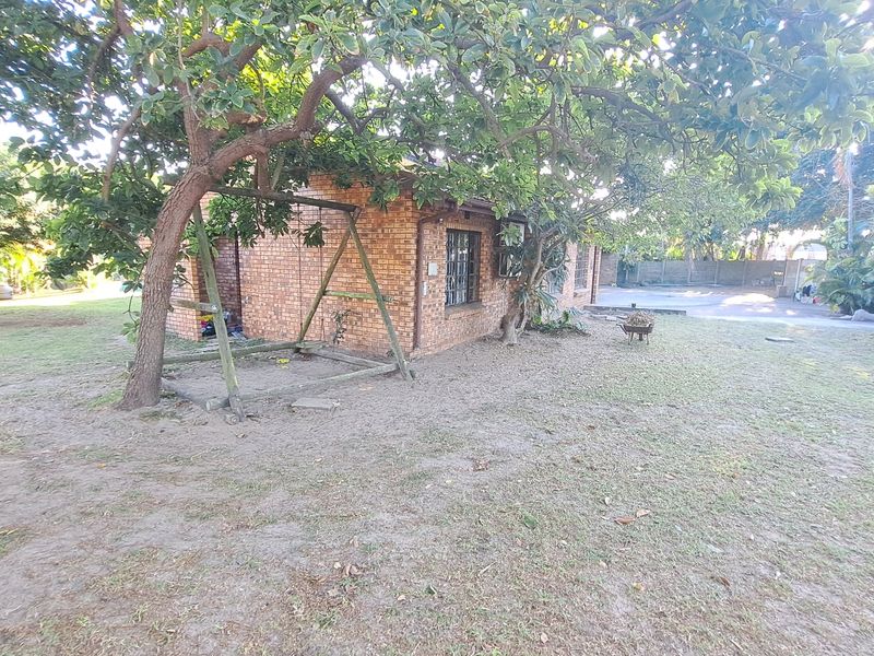 Beautiful 3-Bedroom Home with Pool & Covered Patio for rent in Veld en Vlei, Richards Bay - Photo 10