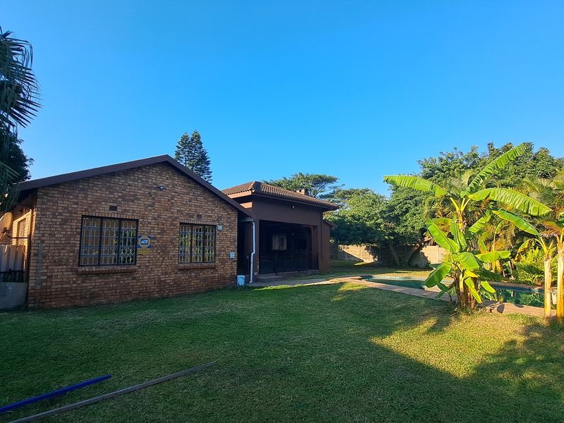 Beautiful 3-Bedroom Home with Pool & Covered Patio for rent in Veld en Vlei, Richards Bay - Photo 7