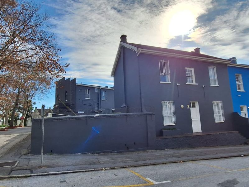 CALLING ALL INVESTORS : ESTABLISHED STUDENT ACCOMMODATION FULLY ACCREDITED WITH NSFAS - Photo 1