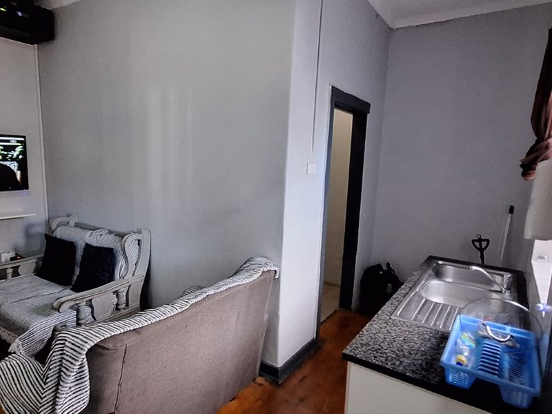 CALLING ALL INVESTORS : ESTABLISHED STUDENT ACCOMMODATION FULLY ACCREDITED WITH NSFAS - Photo 4