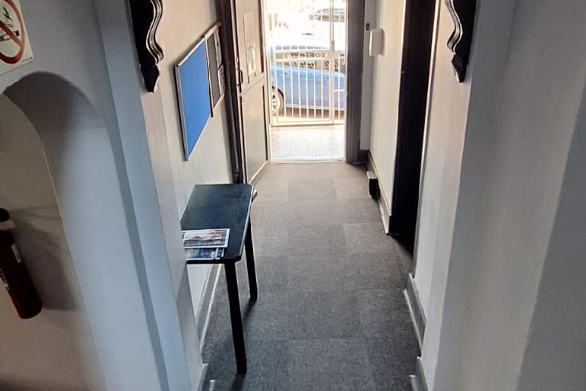 CALLING ALL INVESTORS : ESTABLISHED STUDENT ACCOMMODATION FULLY ACCREDITED WITH NSFAS - Photo 2
