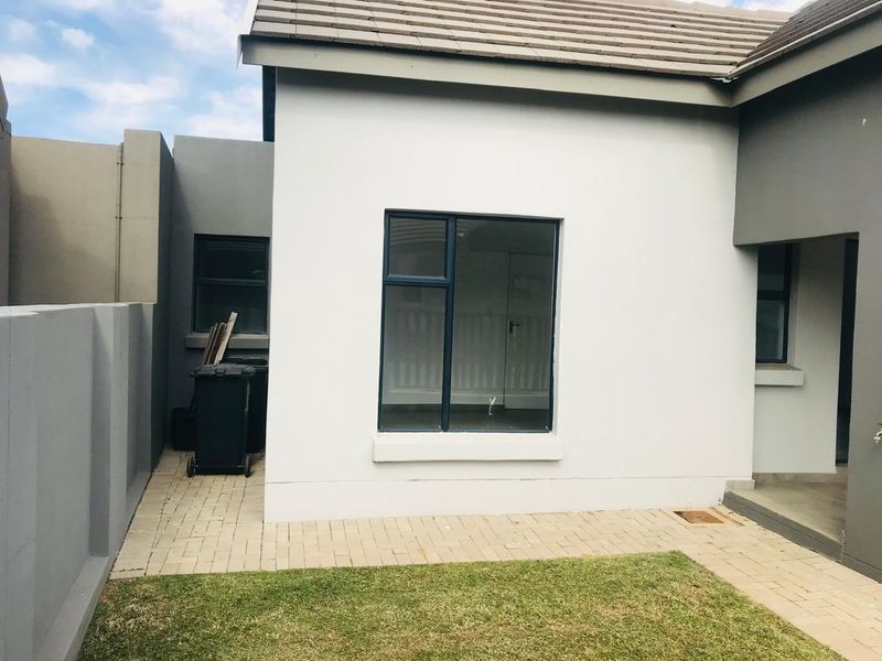 Simplex For Sale In Kempton Park - Photo 1