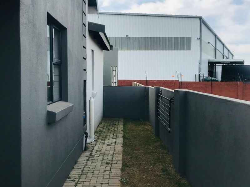 Simplex For Sale In Kempton Park - Photo 2