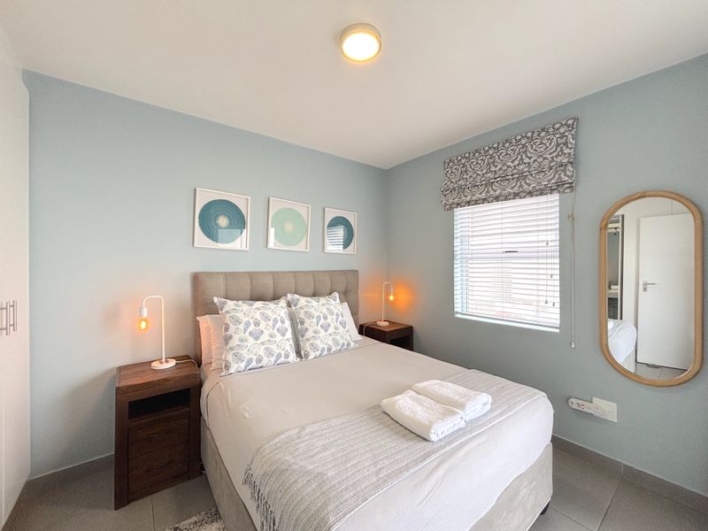 Stylish Coastal Living – Fully Renovated & Move-In Ready - Photo 9