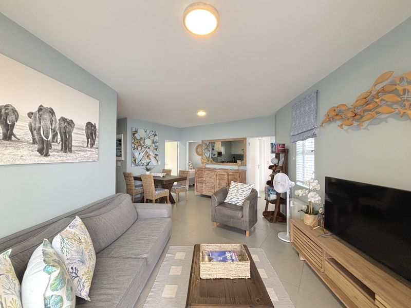 Stylish Coastal Living – Fully Renovated & Move-In Ready - Photo 7