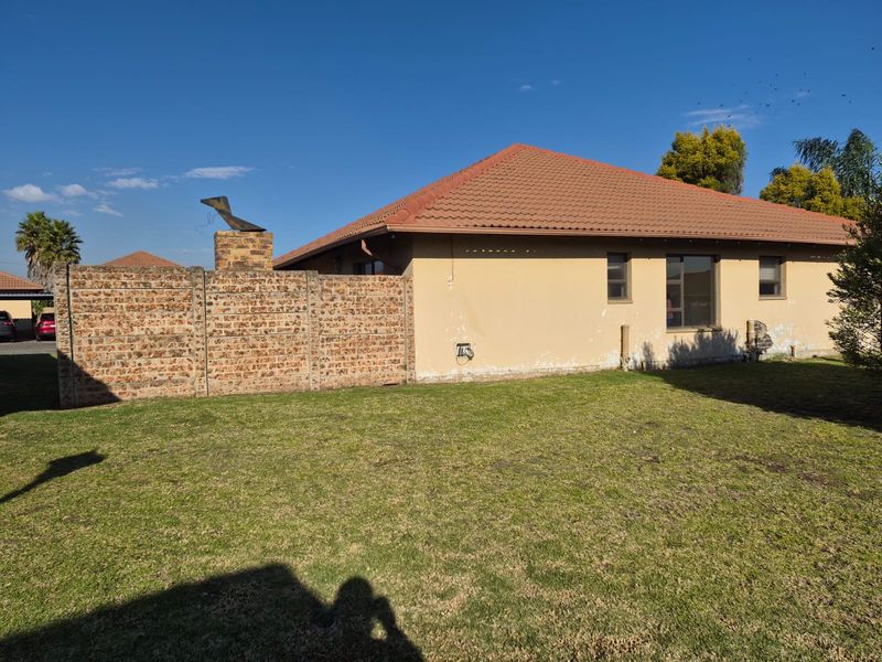 Stunning Simplex for sale - Photo 1