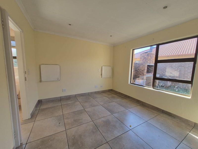 Stunning Simplex for sale - Photo 9