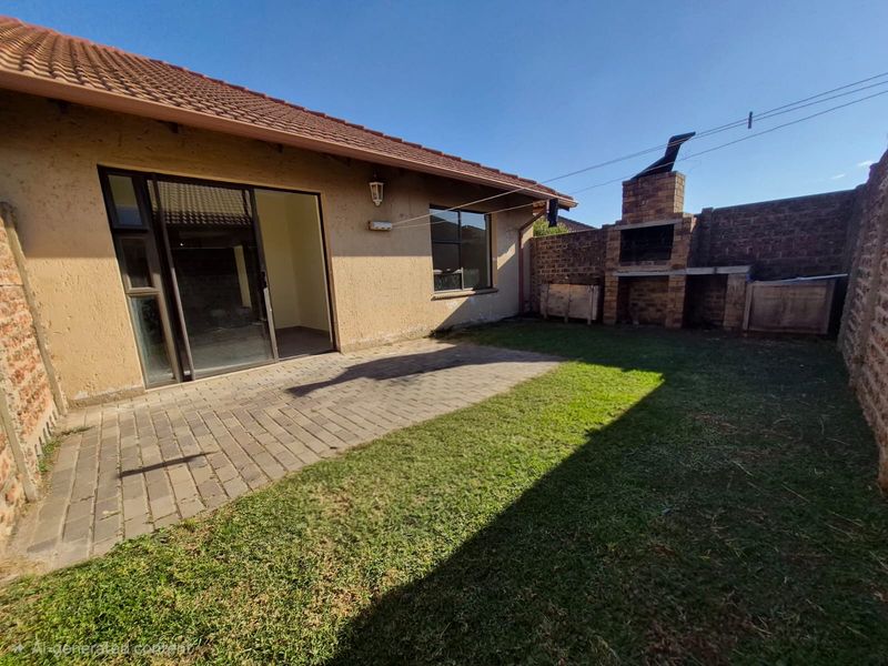 Stunning Simplex for sale - Photo 3