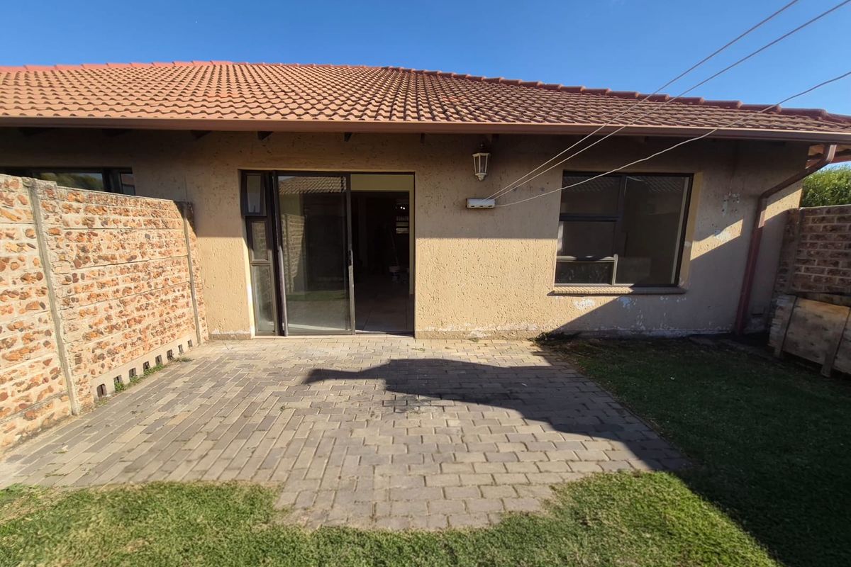 Stunning Simplex for sale - Photo 2