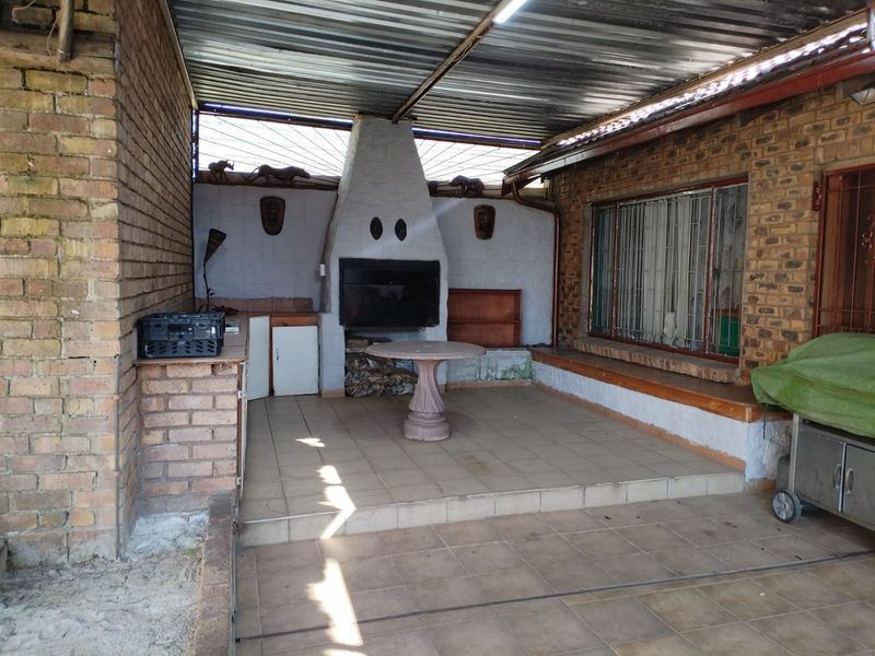 House For Sale In Springs - Photo 4