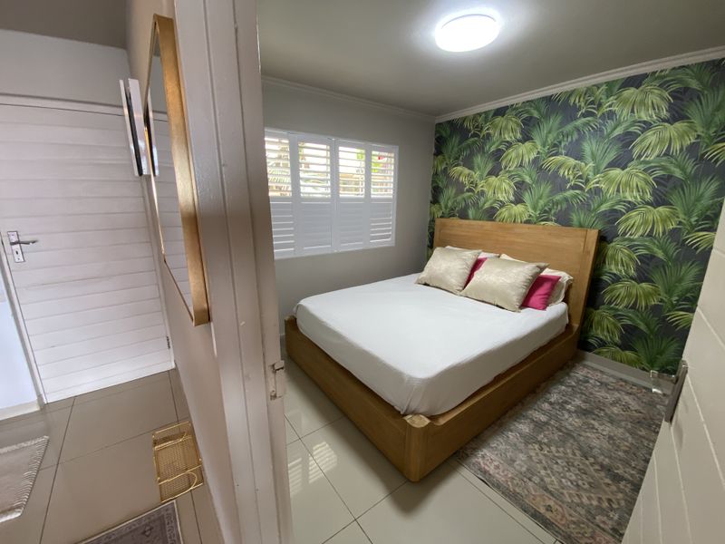 Modern Beachfront Apartment with Spectacular Sea Views – Westbrook - Photo 9