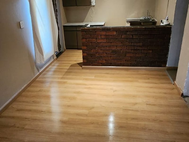 2 bedroom flat - Photo 1