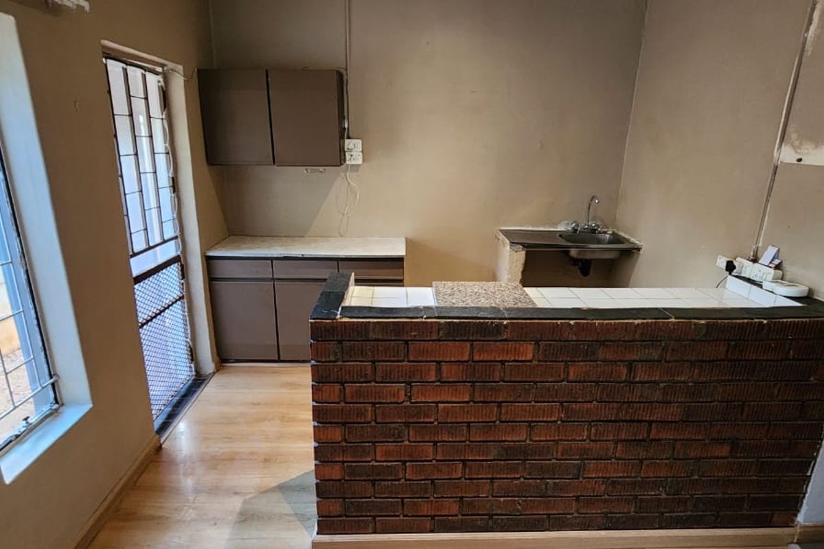 2 bedroom flat - Photo 3