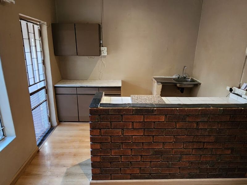 2 bedroom flat - Photo 3