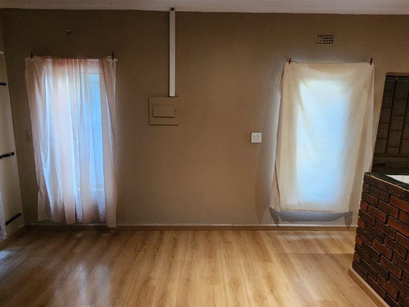 2 bedroom flat - Photo 2