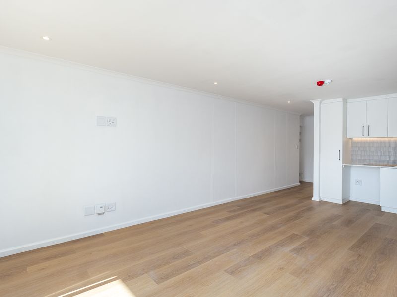 Luxury 2 Bedroom 2 Bath For Sale - Photo 4