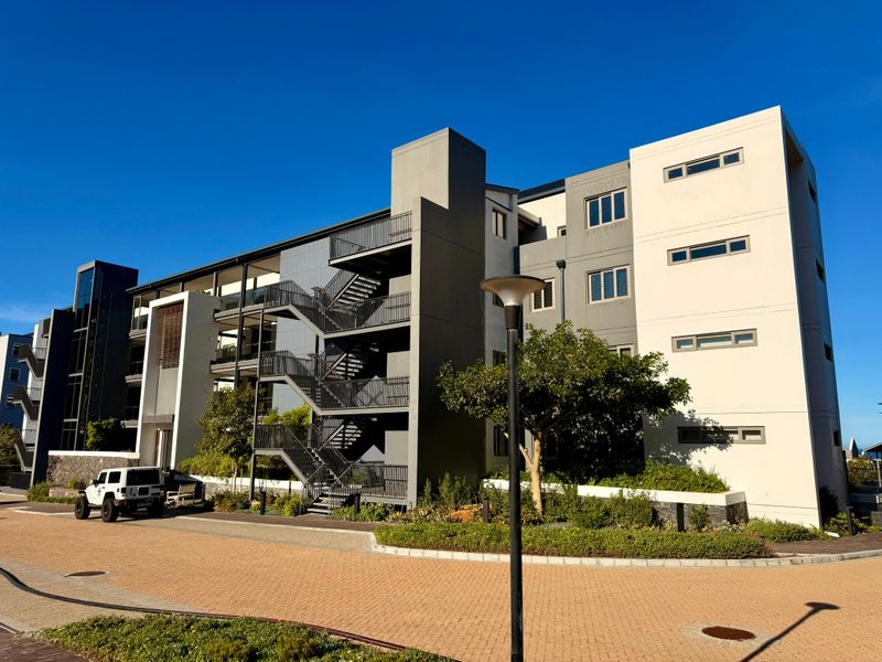 1 Bedroom Spacious, Stylish Apartment in Secure Luxury Harbour Bay Retirement Resort - Photo 2
