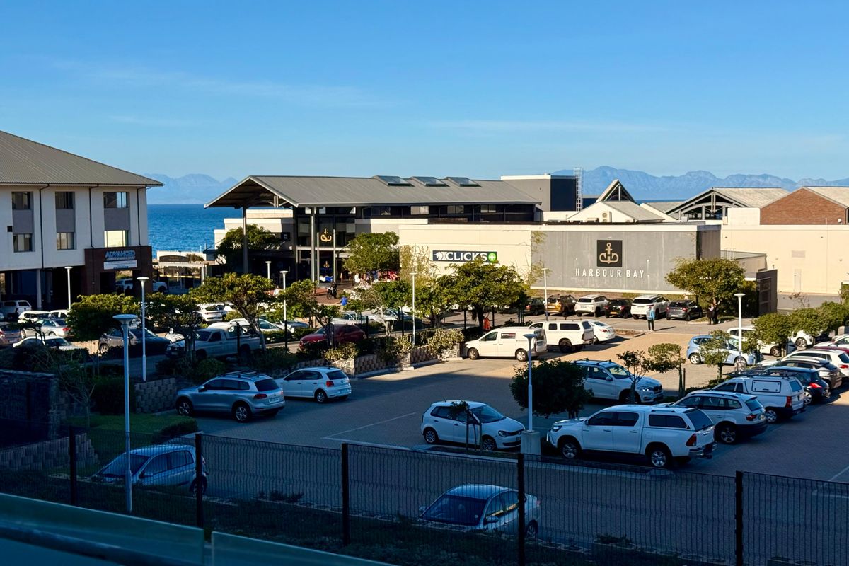 1 Bedroom Spacious, Stylish Apartment in Secure Luxury Harbour Bay Retirement Resort - Photo 3