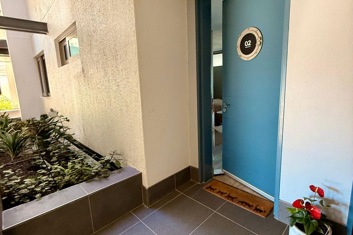 1 Bedroom Spacious, Stylish Apartment in Secure Luxury Harbour Bay Retirement Resort - Photo 4