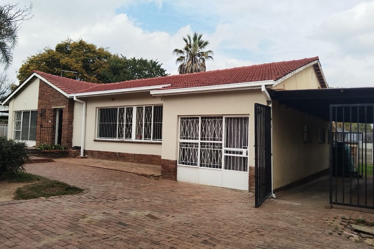 3 Bedroom House to Rent @ Rembrandt park - Photo 2