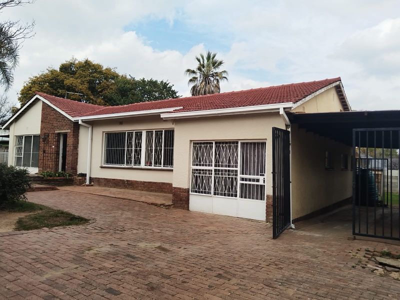 3 Bedroom House to Rent @ Rembrandt park - Photo 2