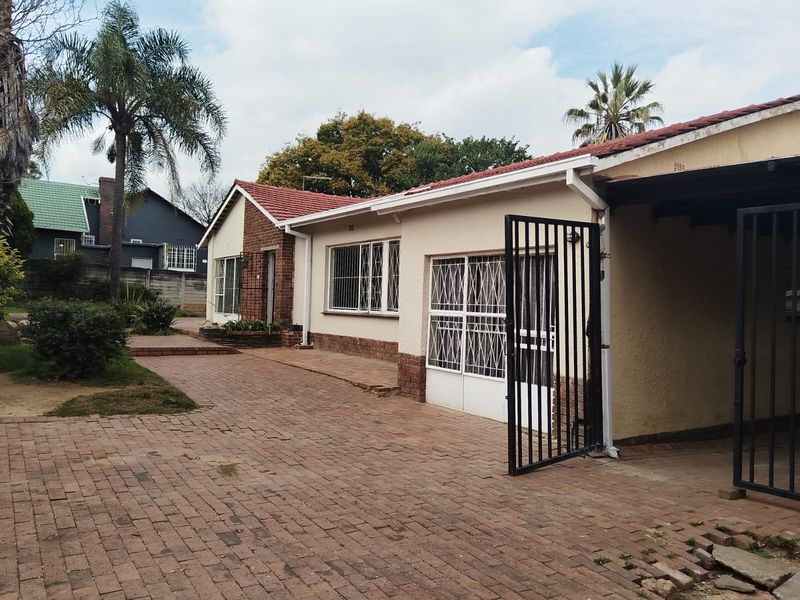 3 Bedroom House to Rent @ Rembrandt park - Photo 4