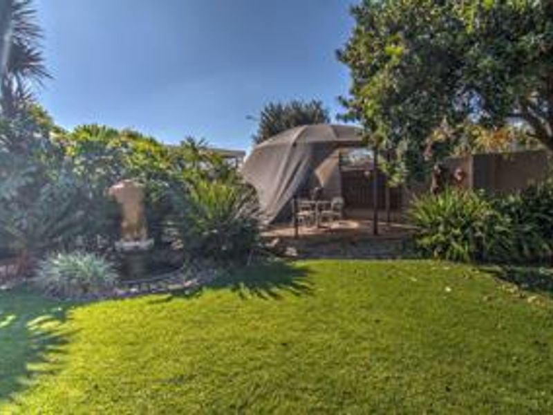 Ultimate Indoor-Outdoor Living Home - Photo 10