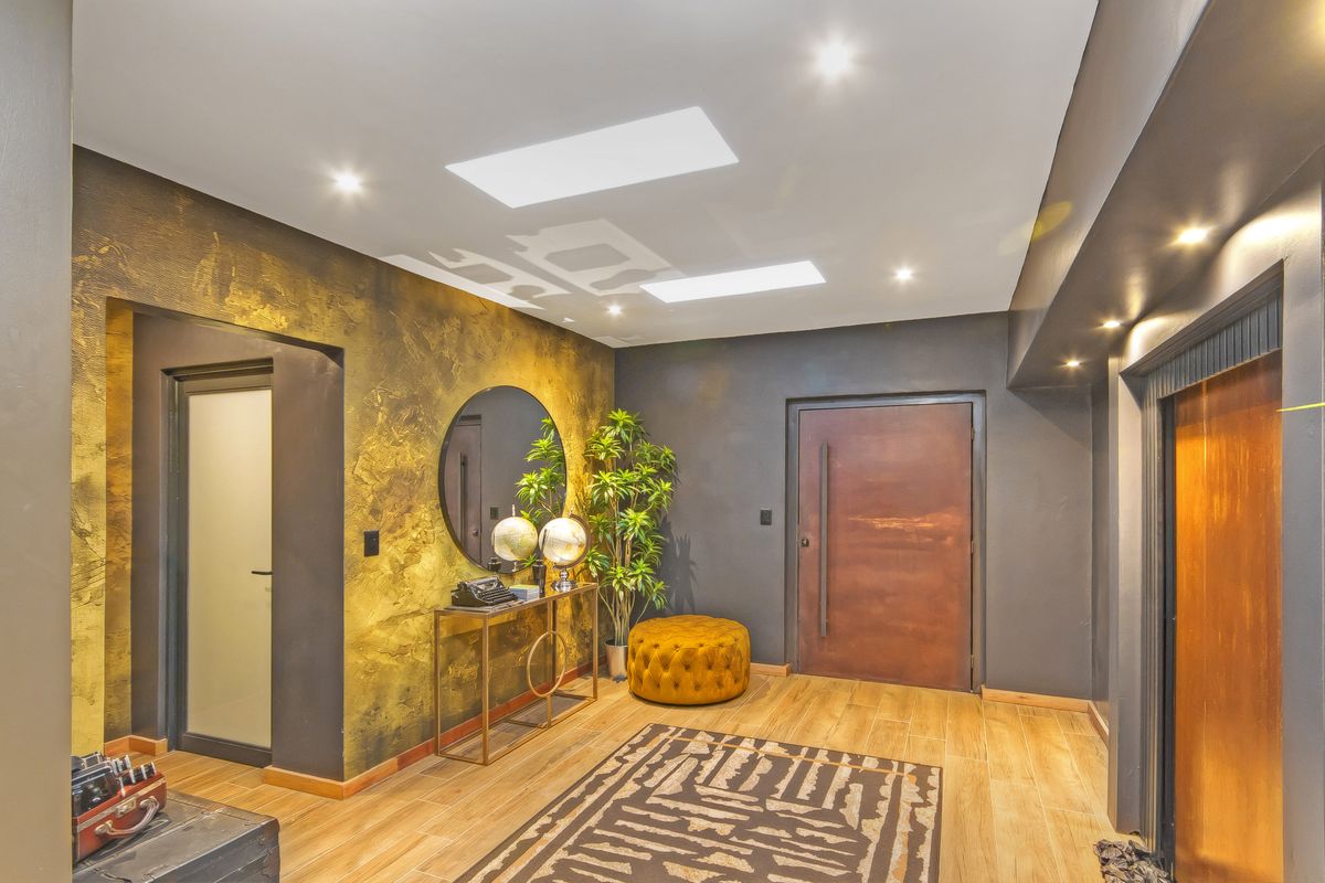 An Extraordinary Executive Home of Pure Perfection - Photo 3