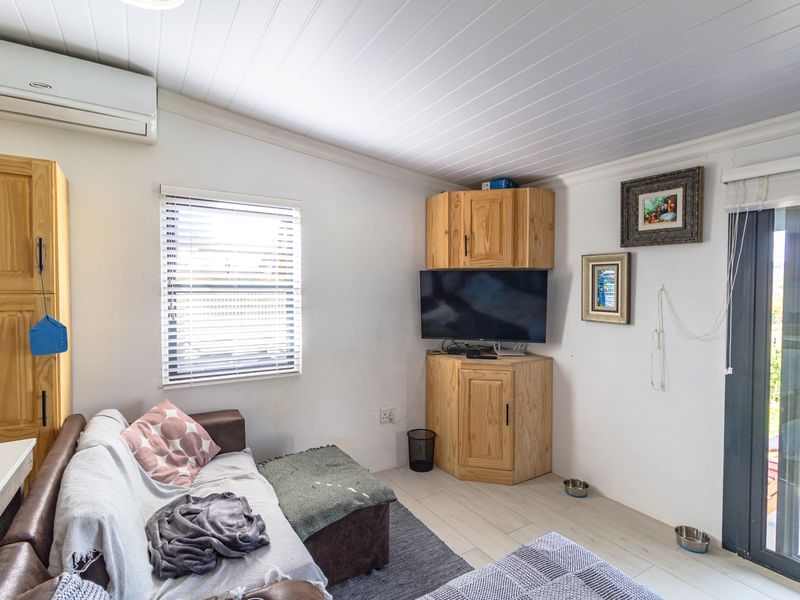 SOLE EXCLUSIVE MANDATE | Peaceful 2 Bedroom Home with Stunning Farmland Views in Moorreesburg - Photo 6
