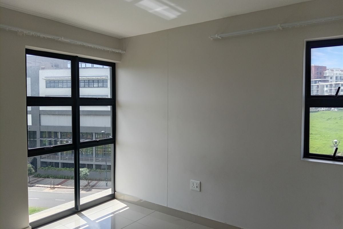 *Modern Luxury in Umhlanga Ridge!!* - Photo 5