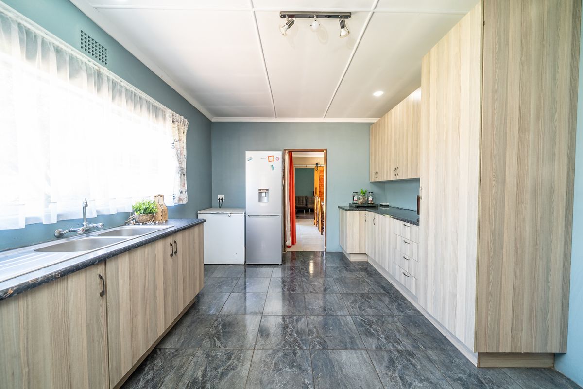 4 Bedroom House For Sale In Parkrand - Photo 5