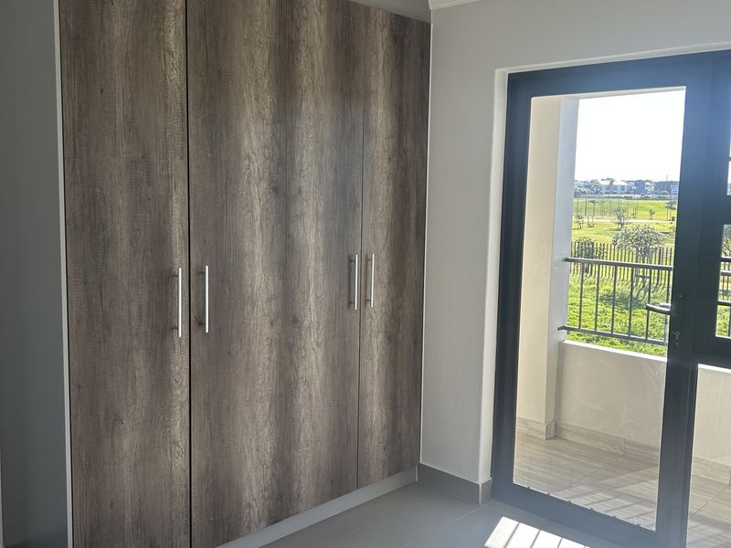 Newly Renovated 2 Bedroom 2 Bath apartment - Photo 7