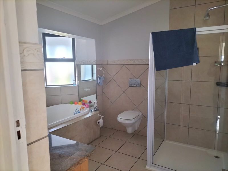 Immaculate Double-Storey Family Home with Multiple Entertainment Areas and Ample Parking - Photo 8