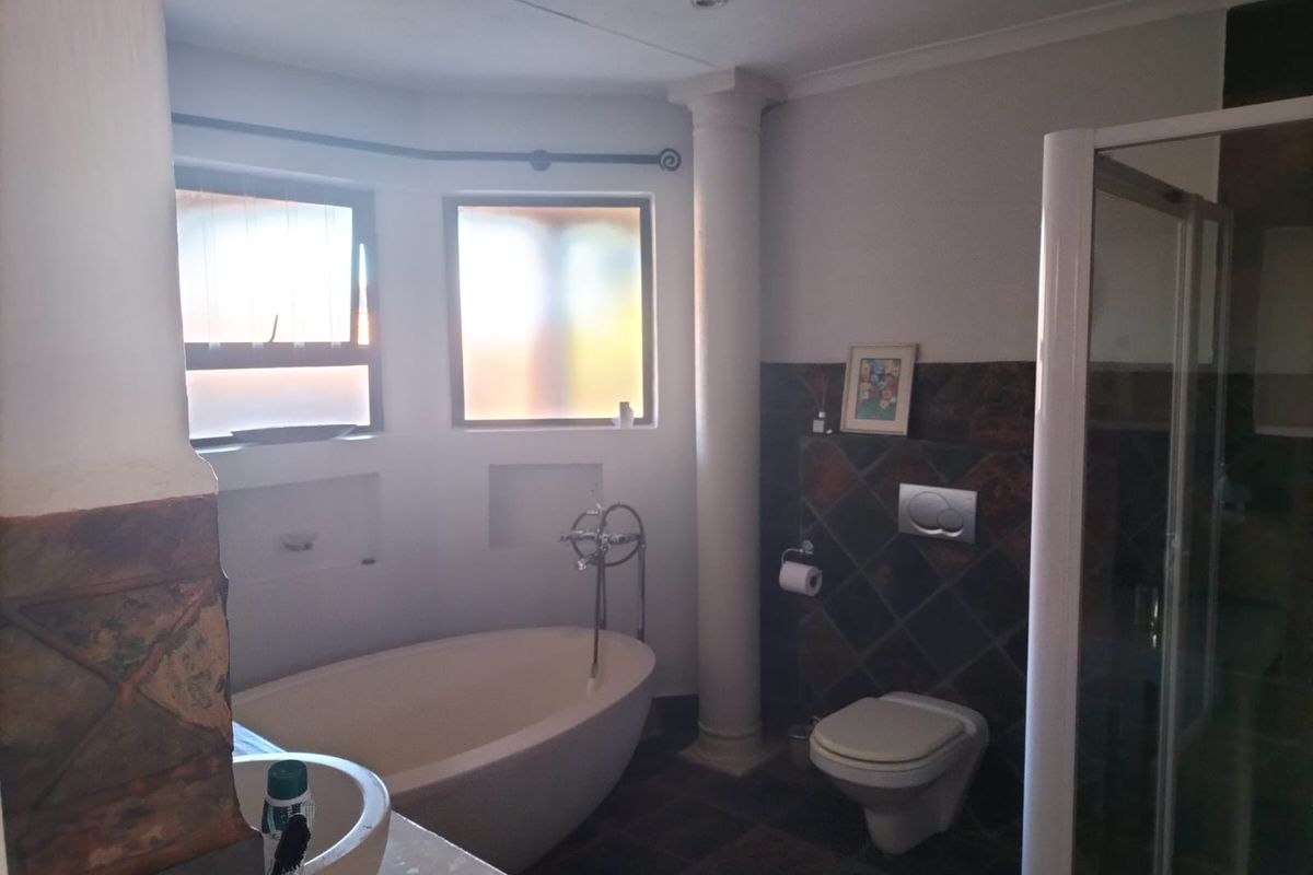 Immaculate Double-Storey Family Home with Multiple Entertainment Areas and Ample Parking - Photo 4