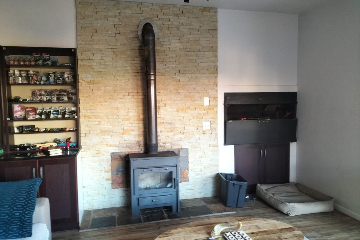 Immaculate Double-Storey Family Home with Multiple Entertainment Areas and Ample Parking - Photo 2