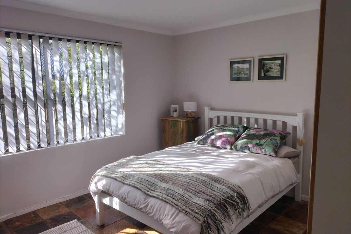 Immaculate Double-Storey Family Home with Multiple Entertainment Areas and Ample Parking - Photo 5