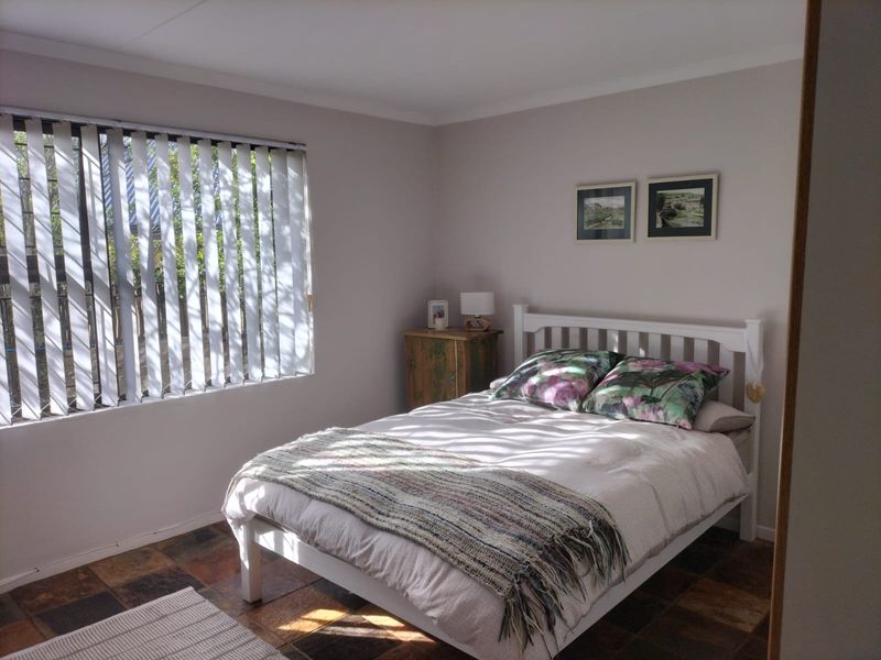 Immaculate Double-Storey Family Home with Multiple Entertainment Areas and Ample Parking - Photo 5