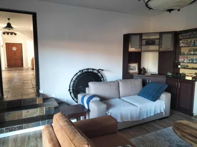 Immaculate Double-Storey Family Home with Multiple Entertainment Areas and Ample Parking - Photo 3