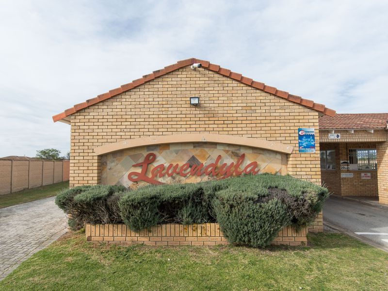 Lavendula – Neat & Secure Townhouse with Double Garage - Photo 1