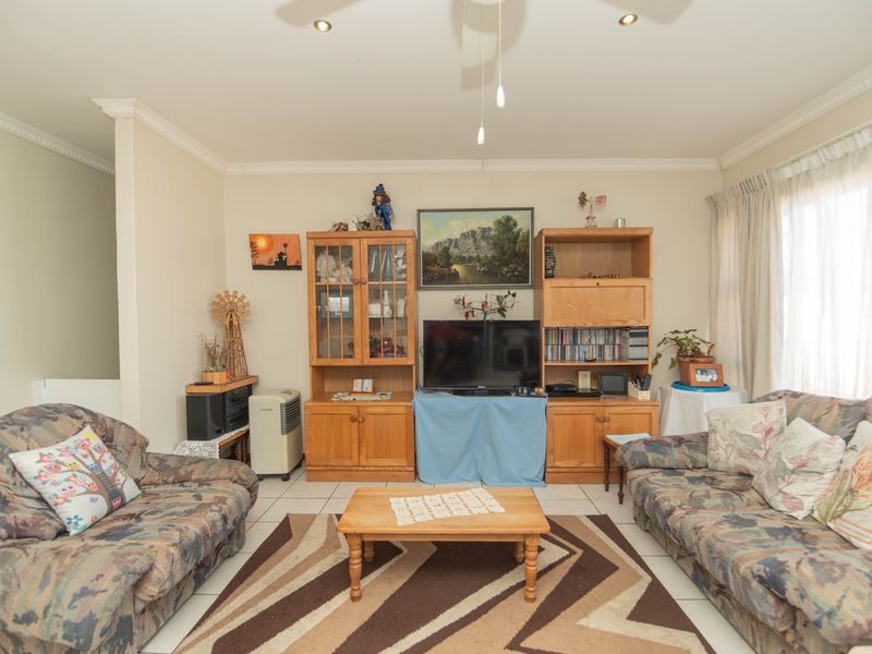 Lavendula – Neat & Secure Townhouse with Double Garage - Photo 4