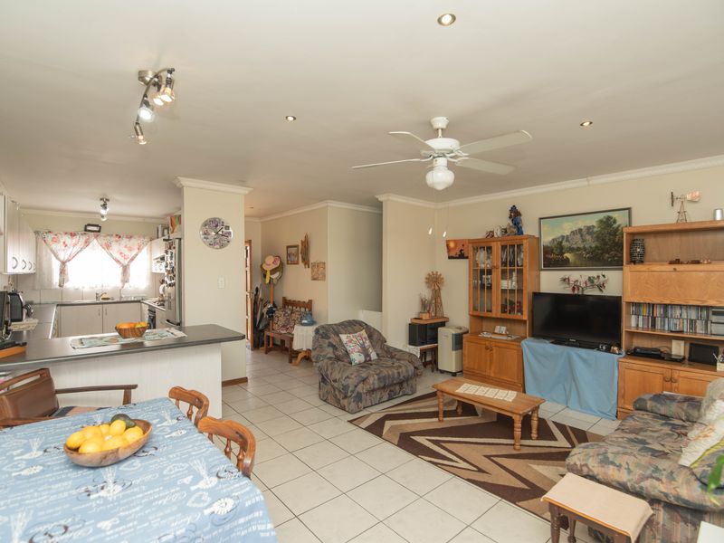 Lavendula – Neat & Secure Townhouse with Double Garage - Photo 6