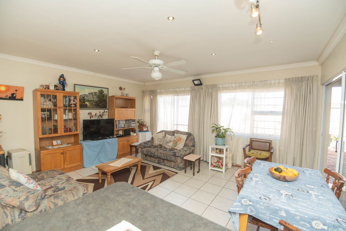 Lavendula – Neat & Secure Townhouse with Double Garage - Photo 5