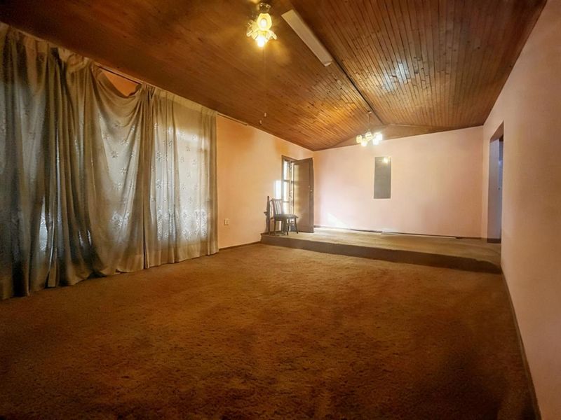 Beautiful Family Home in Brakpan - Photo 6