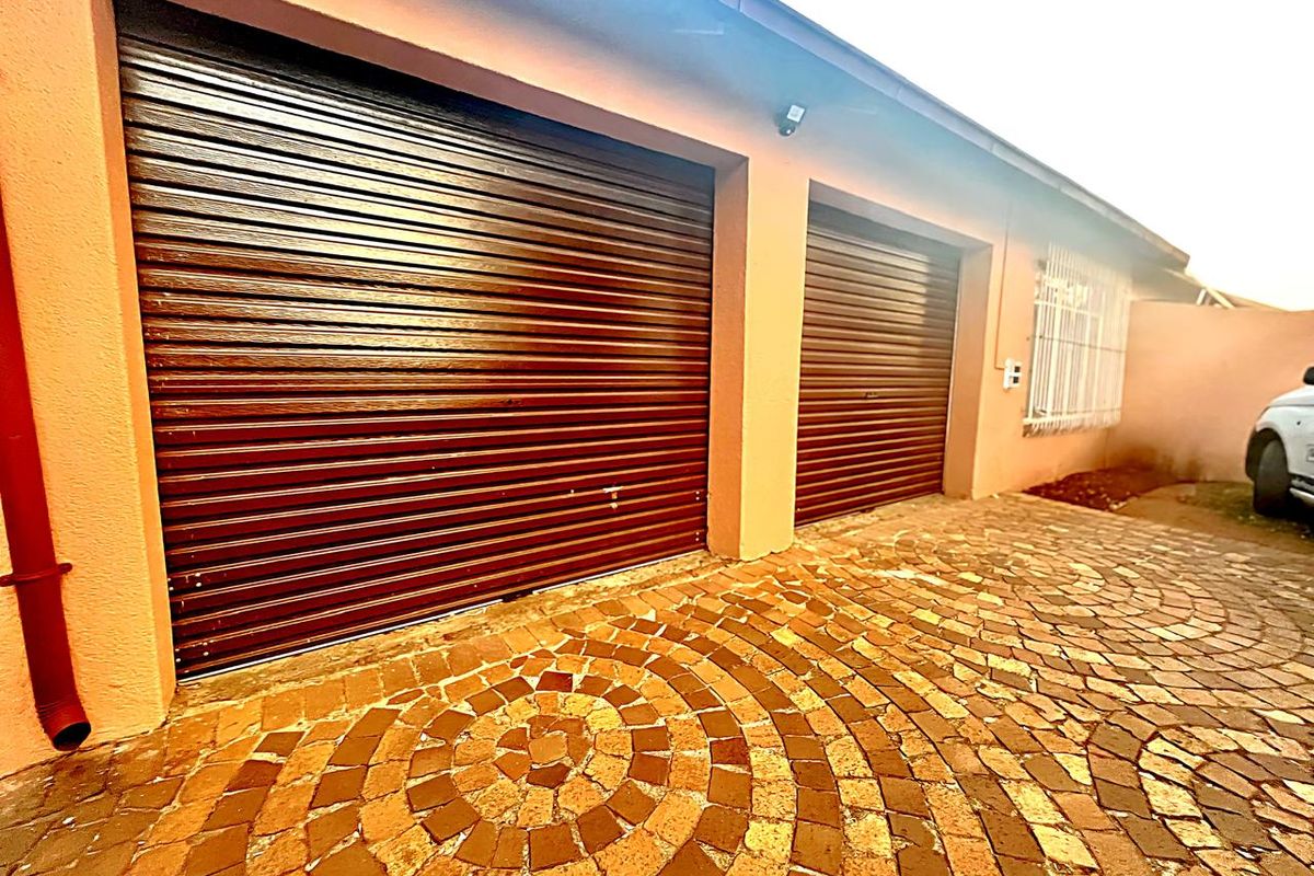 Beautiful Family Home in Brakpan - Photo 5