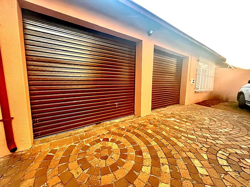 Beautiful Family Home in Brakpan - Photo 5